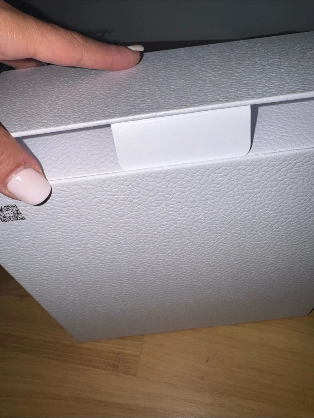 Dior White Box with Gold Lettering - Picture 4 of 7